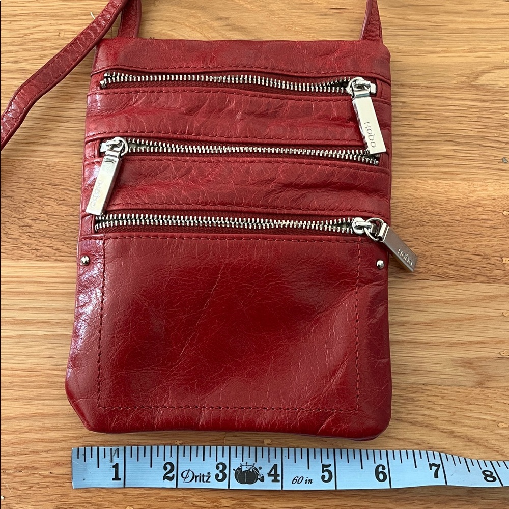 Hobo Burgundy Leather Crossbody Bag 3 Zippered Pockets - Picture 10 of 11